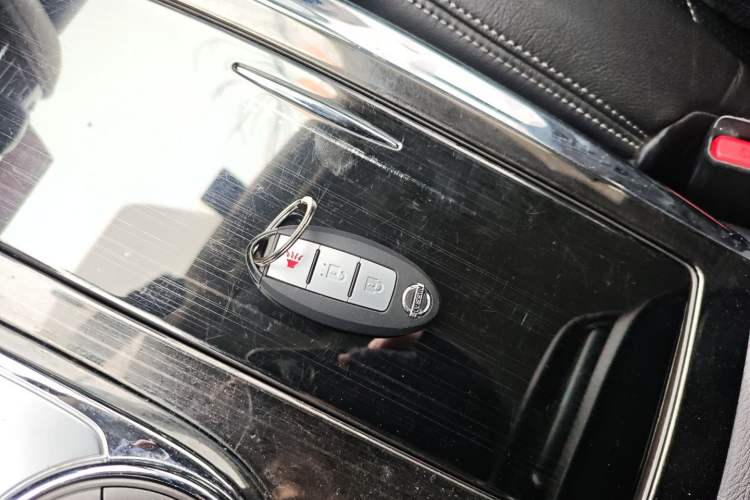 Used Nissan Patrol 2017 4.0L XE Middle East Version Vehicle Key
