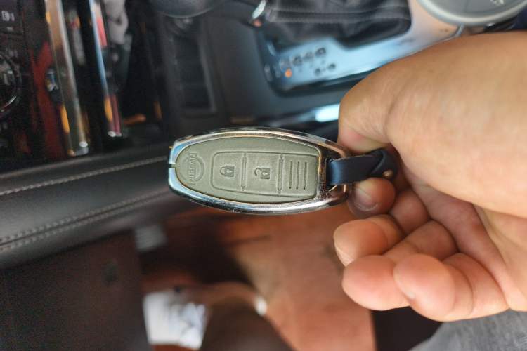 Used Nissan Patrol 2017 4.0L XE Middle East Version Vehicle Key