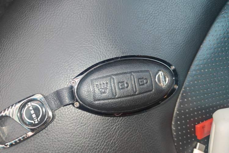 Used Nissan Patrol 2017 4.0L SE U.S.-Spec Version Vehicle Key
