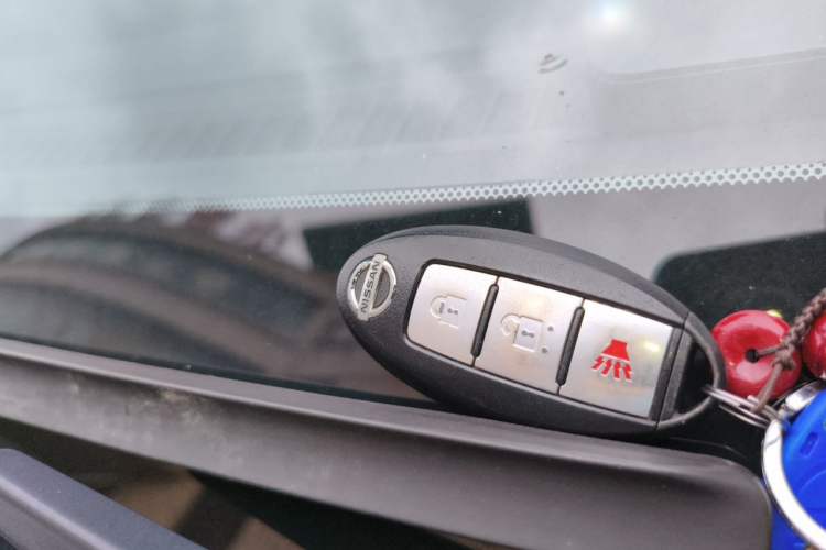 Used Nissan Patrol 2017 4.0L XE Middle East Version Vehicle Key