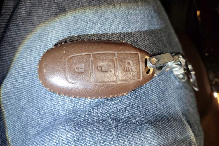 Used Nissan Patrol 2017 4.0L XE Middle East Version Vehicle Key