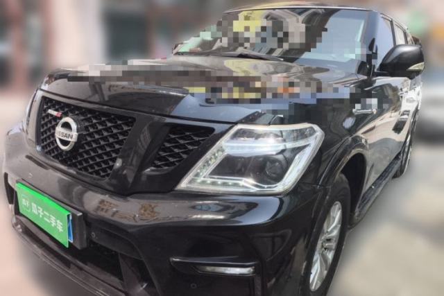 Ojetý Nissan Patrol Nissan Patrol, registered in 2019, automatic transmission, 4.0L engine, seven seats, spare tire mounted on the rear bumper (parallel import).