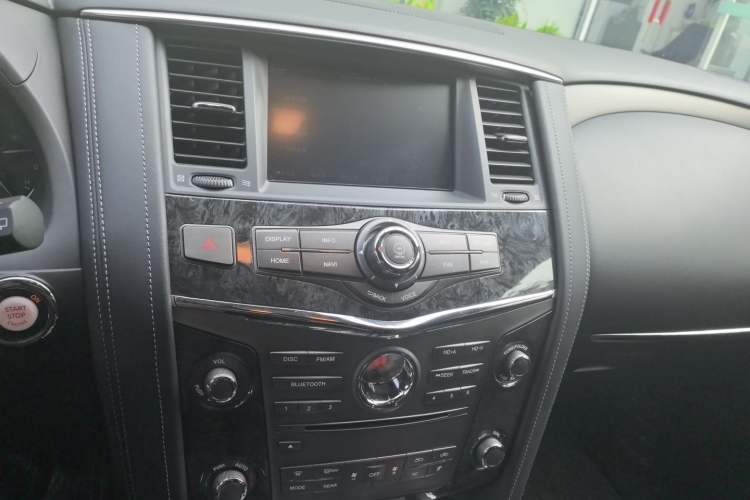 Used Nissan Patrol 2018 4.0L LinkedIn Edition Audio And AC Panel