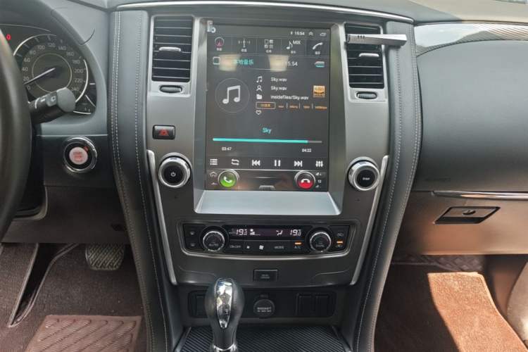 Used Nissan Patrol 2018 Y62 4.0 XE Middle East Audio And AC Panel