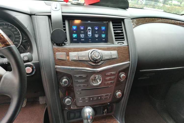 Used Nissan Patrol  Audio And AC Panel