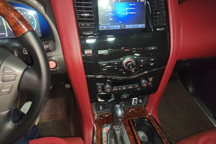 Used Nissan Patrol 2018 4.0L LinkedIn Edition Audio And AC Panel