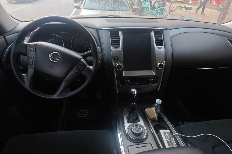 Used Nissan Patrol 2018 4.0L LinkedIn Edition Center Console
