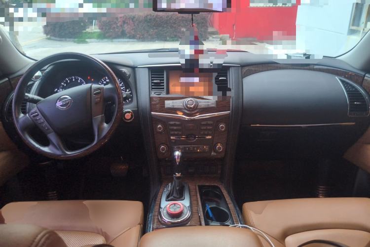 Used Nissan Patrol 2018 4.0L Platinum Edition Center Console