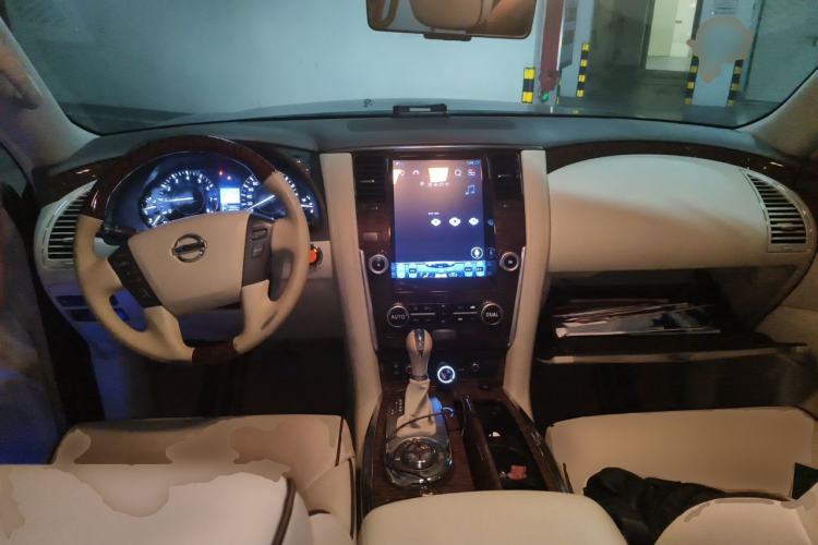 Used Nissan Patrol 2018 4.0L Platinum Edition Center Console