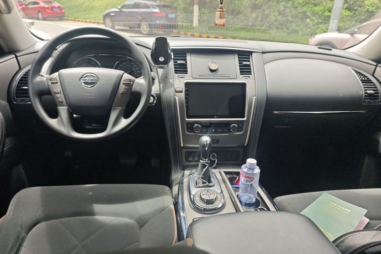 Used Nissan Patrol 2018 4.0L LinkedIn Edition Center Console
