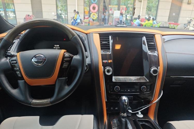 Used Nissan Patrol 2018 4.0L LinkedIn Edition Center Console