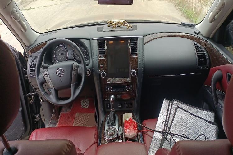 Used Nissan Patrol 2018 4.0L LinkedIn Edition Center Console