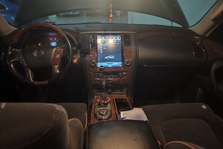 Used Nissan Patrol 2018 4.0L LinkedIn Edition Center Console