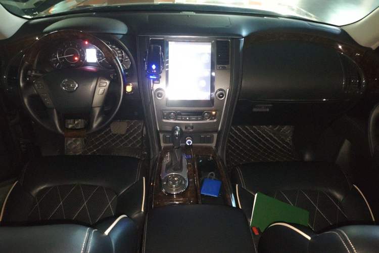 Used Nissan Patrol 2018 4.0L LinkedIn Edition Center Console