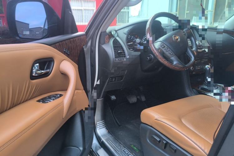 Used Nissan Patrol 2018 4.0L Platinum Edition Driver Seat