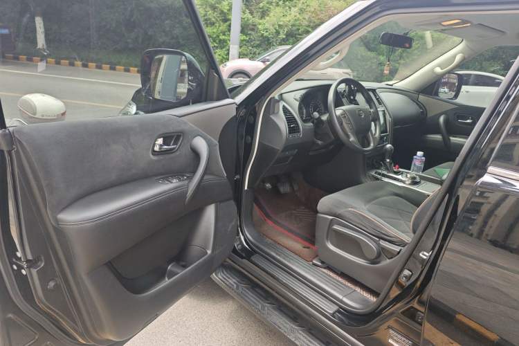 Used Nissan Patrol 2018 4.0L LinkedIn Edition Driver Seat