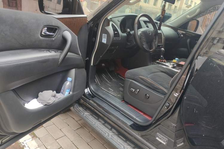 Used Nissan Patrol 2018 4.0L LinkedIn Edition Driver Seat