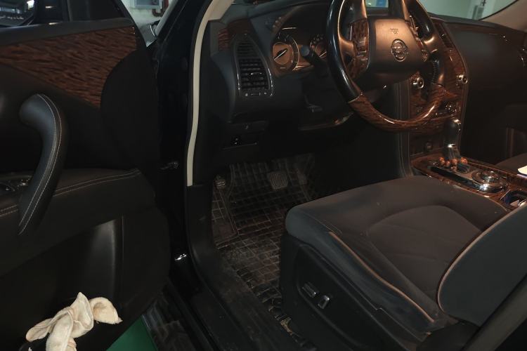 Used Nissan Patrol 2018 4.0L LinkedIn Edition Driver Seat