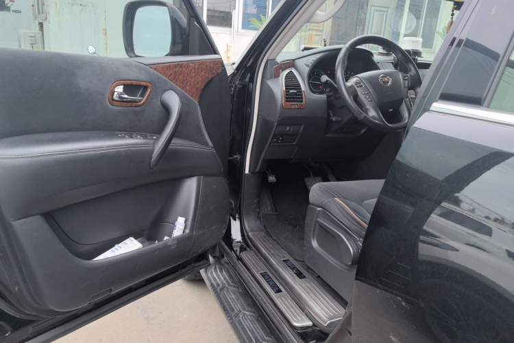 Used Nissan Patrol 2018 4.0L LinkedIn Edition Driver Seat