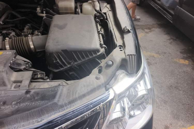 Used Nissan Patrol 2018 4.0L Automatic 7-Seater Middle East Version Engine Bay Left