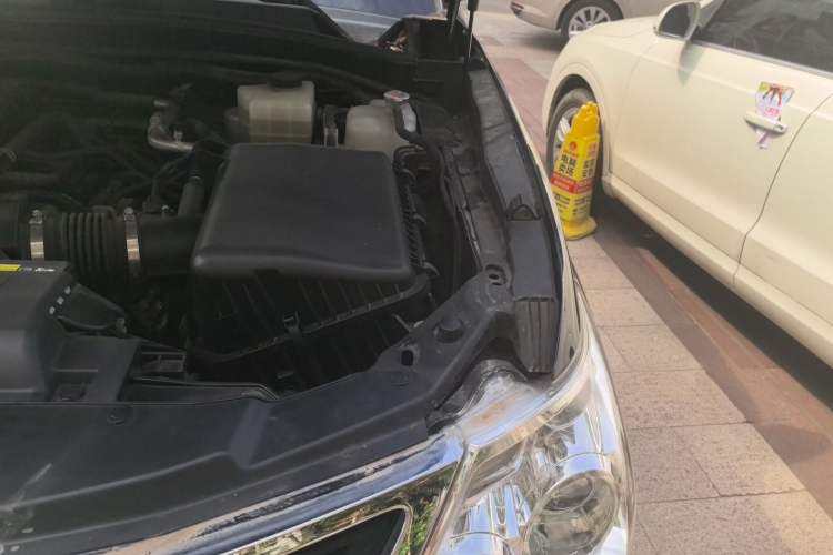 Used Nissan Patrol 2018 4.0L LinkedIn Edition Engine Bay Left