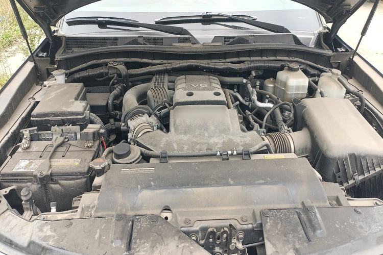 Used Nissan Patrol 2018 4.0L LinkedIn Edition Engine Bay