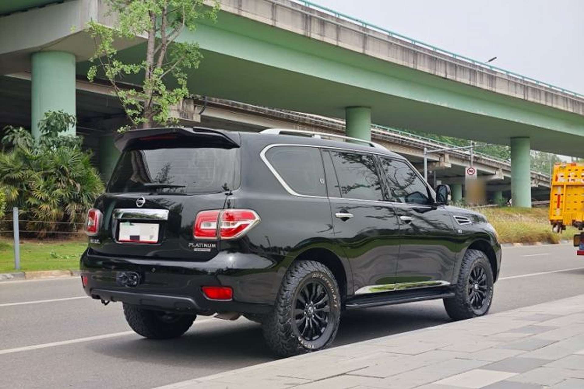 Used Nissan Patrol 2018 4.0L Automatic 7-Seater Middle East Version Exterior 4