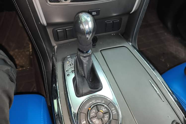Used Nissan Patrol 2018 Y62 4.0 XE Middle East Gear Lever