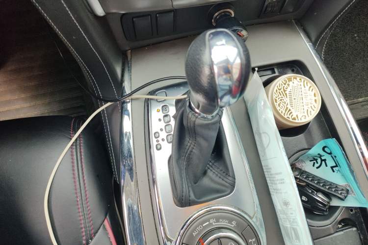 Used Nissan Patrol 2018 4.0L LinkedIn Edition Gear Lever