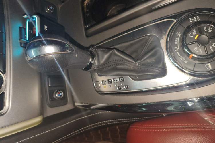 Used Nissan Patrol 2018 4.0L Automatic 7-Seater Middle East Version Gear Lever