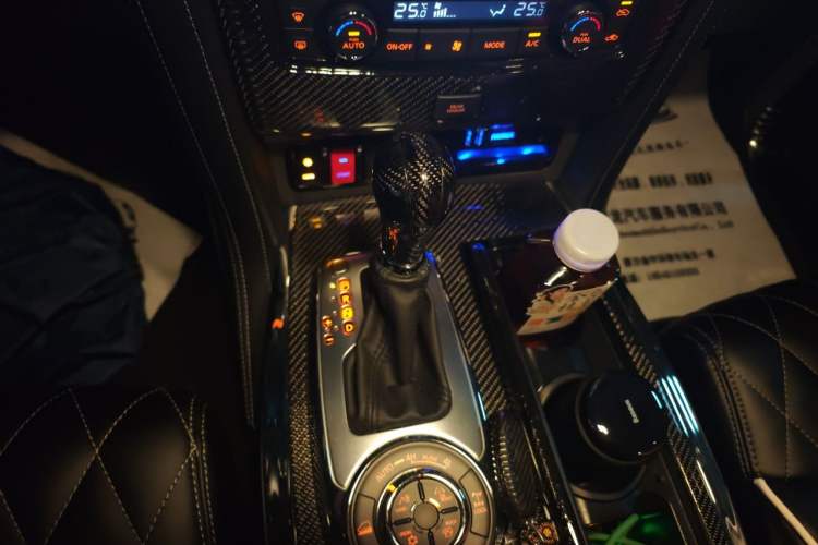 Used Nissan Patrol 2018 4.0L LinkedIn Edition Gear Lever