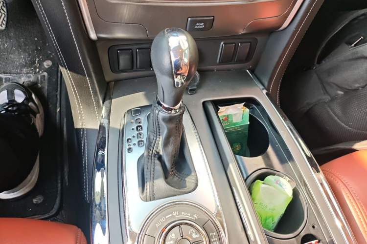 Used Nissan Patrol 2018 4.0L Automatic 7-Seater Middle East Version Gear Lever