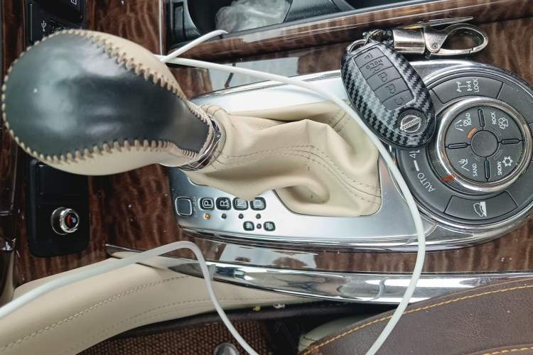 Used Nissan Patrol  Gear Lever