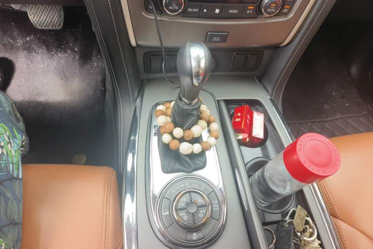 Used Nissan Patrol 2018 4.0L Automatic 7-Seater Middle East Version Gear Lever