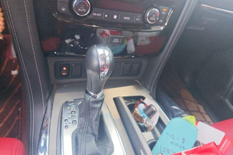Used Nissan Patrol 2018 4.0L LinkedIn Edition Gear Lever