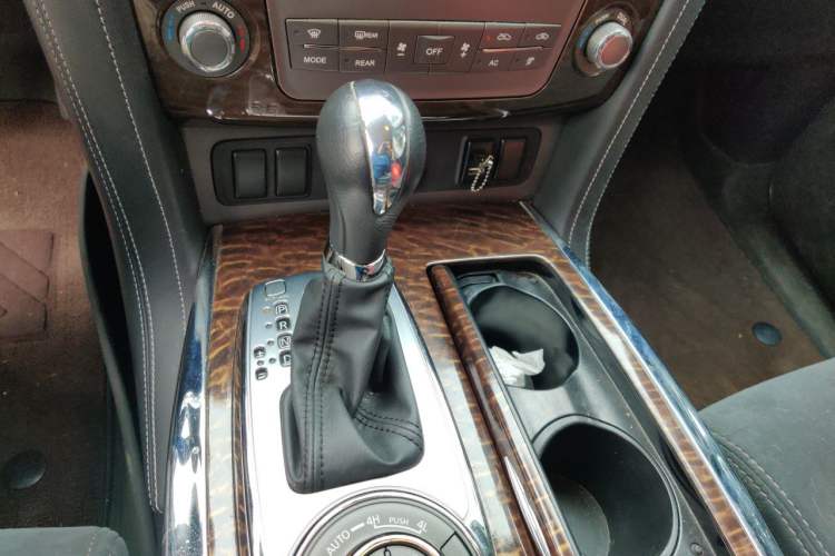 Used Nissan Patrol  Gear Lever