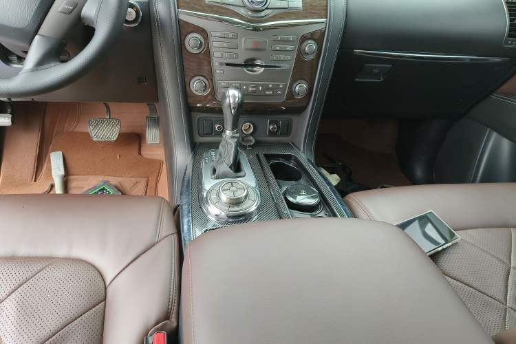 Used Nissan Patrol 2018 4.0L Automatic 7-Seater Middle East Version Gear Lever