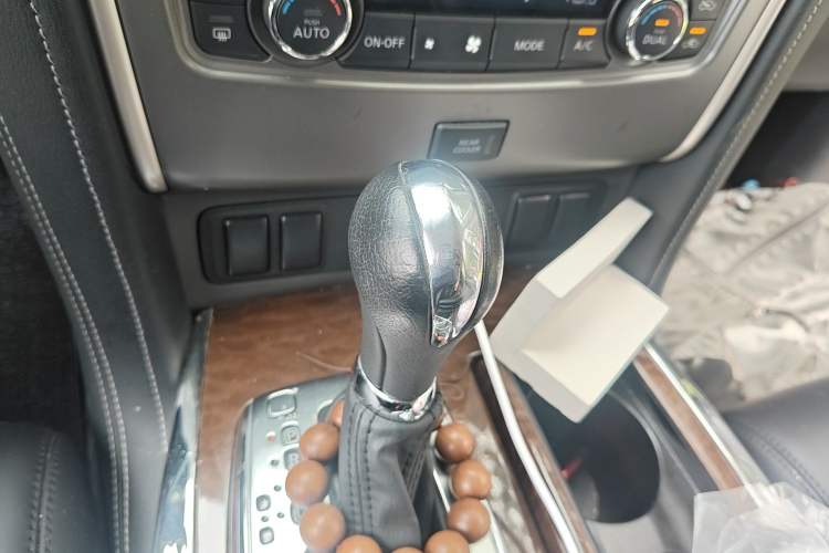 Used Nissan Patrol 2018 Y62 4.0 XE Middle East Gear Lever