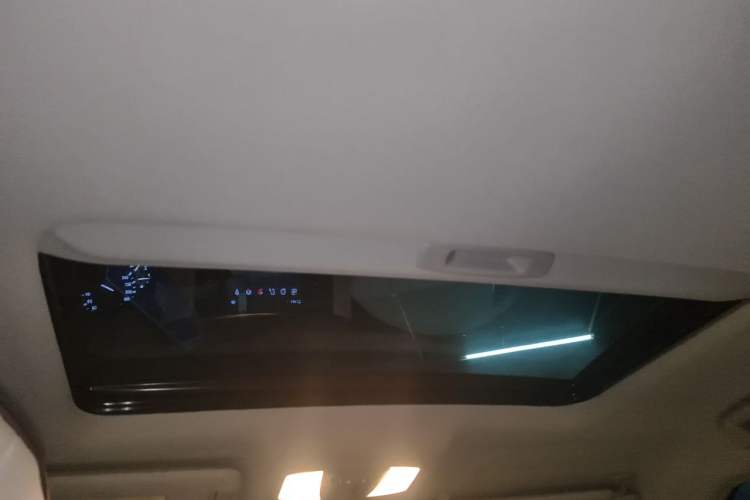 Used Nissan Patrol 2018 4.0L Platinum Edition Headliner