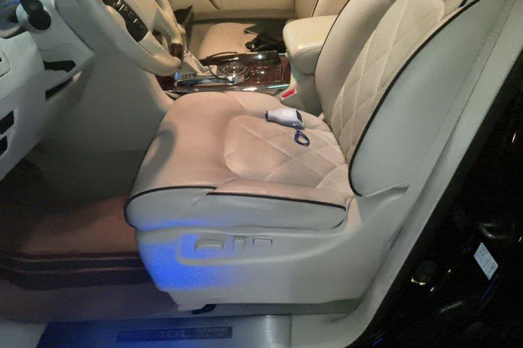 Used Nissan Patrol 2018 4.0L Platinum Edition Left Front Seat