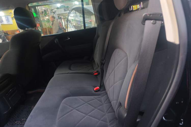 Used Nissan Patrol 2018 4.0L LinkedIn Edition Left Rear Seat