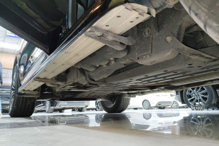 Used Nissan Patrol 2018 5.6L Standard Version Left Side Sill