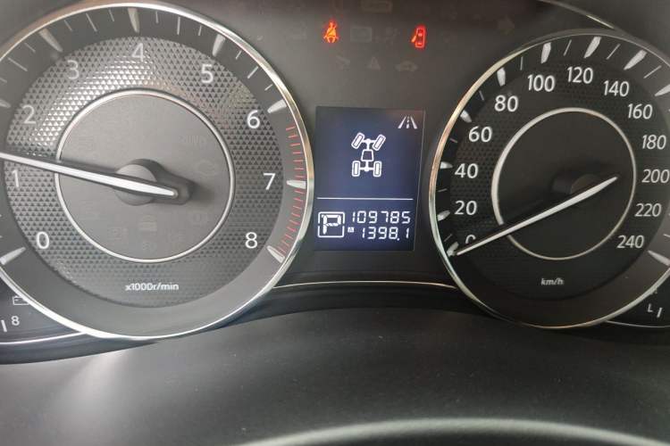 Used Nissan Patrol 2018 4.0L LinkedIn Edition Odometer Close Up