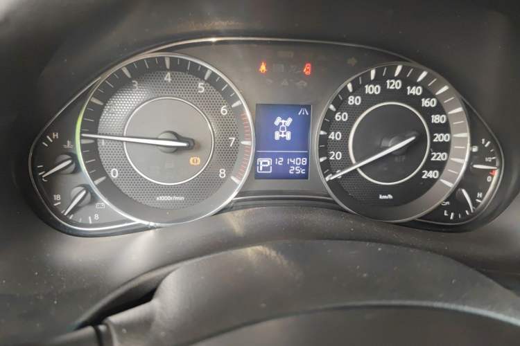 Used Nissan Patrol 2018 4.0L LinkedIn Edition Odometer Close Up