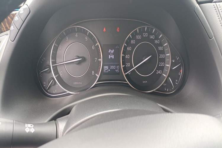 Used Nissan Patrol 2018 4.0L LinkedIn Edition Odometer Close Up