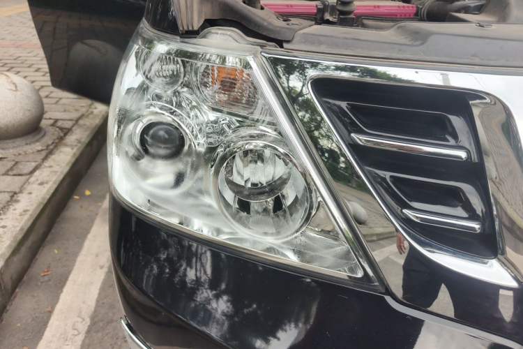 Used Nissan Patrol 2018 4.0L Automatic 7-Seater Middle East Version Right Front Headlight