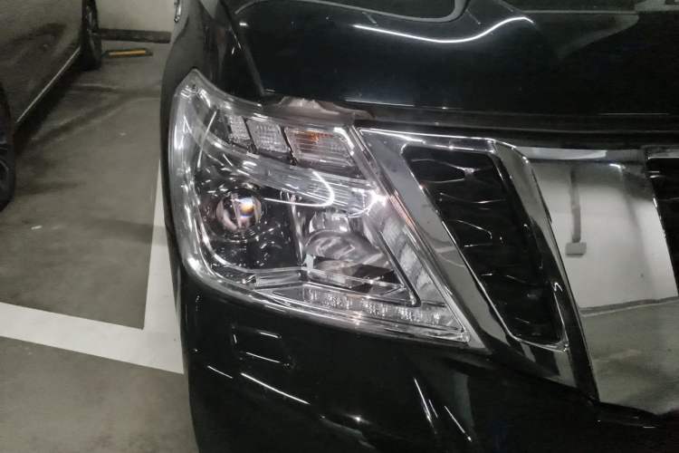 Used Nissan Patrol 2018 4.0L Platinum Edition Right Front Headlight