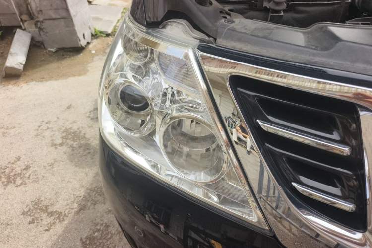 Used Nissan Patrol 2018 4.0L Automatic 7-Seater Middle East Version Right Front Headlight
