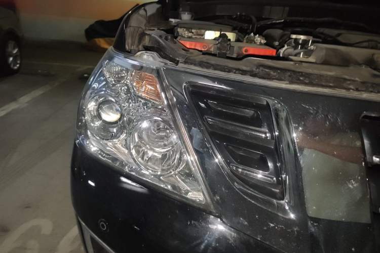 Used Nissan Patrol  Right Front Headlight