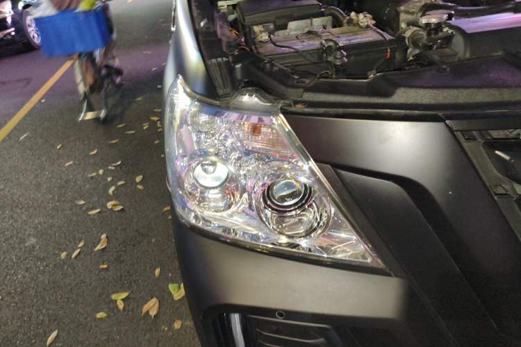 Used Nissan Patrol  Right Front Headlight